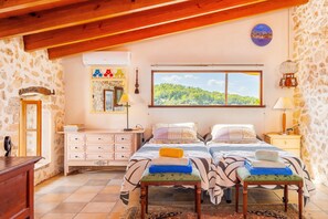 4 chambres, fer et planche à repasser, Wi-Fi gratuit, draps fournis