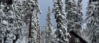 Cozy Mountain Retreat, 9 Min to Sierra Slopes, Sleeps 6
