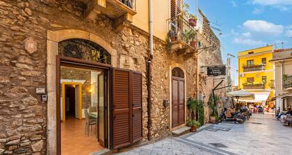 Apartment 'Taormina' with Wi-Fi and Air Conditioning