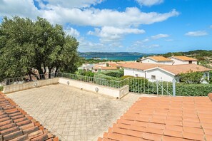 Property grounds - Villa 'Rosa' with Sea View, Shared Pool and Wi-Fi (Baja Sardinia)