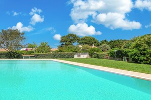 Pool - Villa 'Rosa' with Sea View, Shared Pool and Wi-Fi (Baja Sardinia)