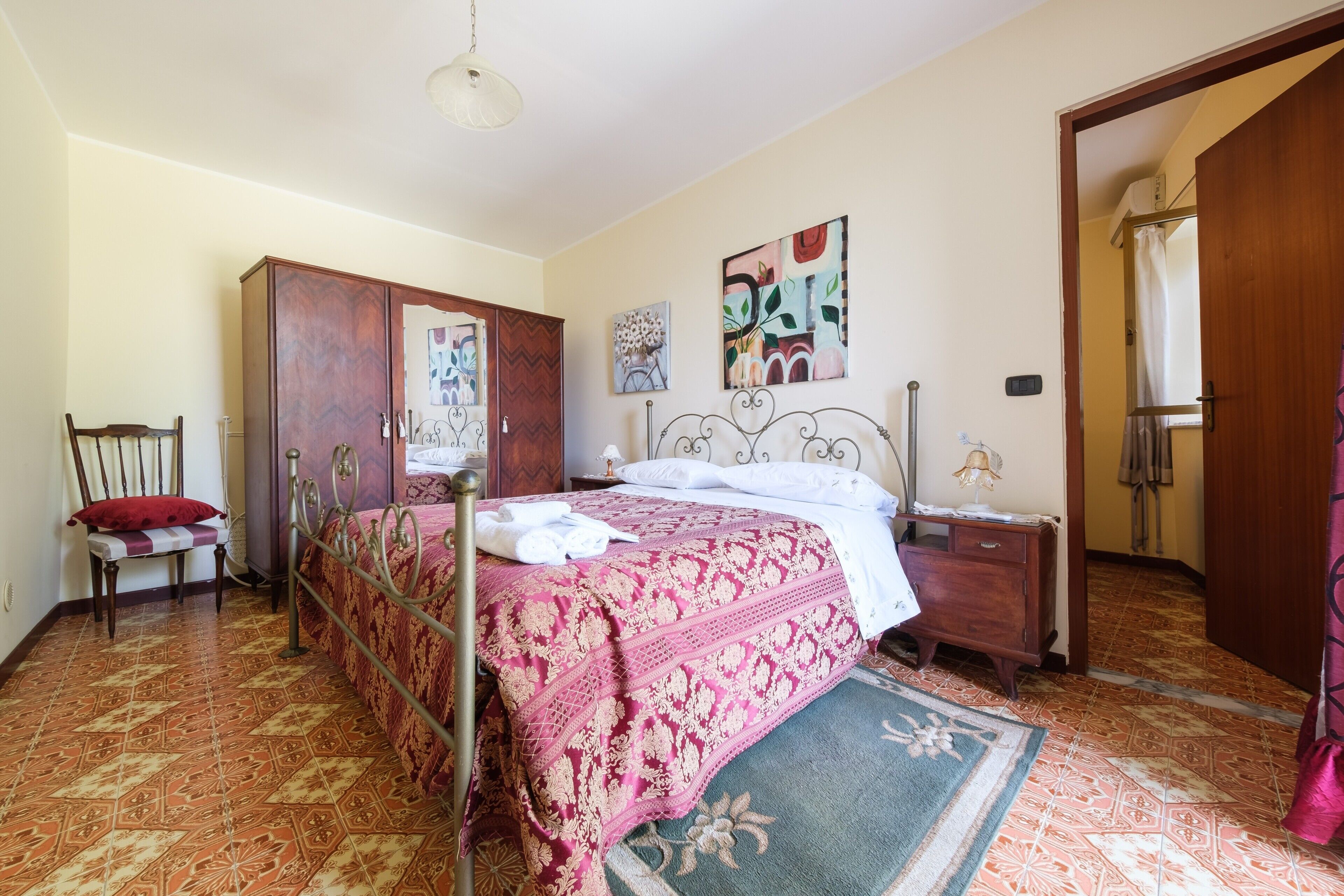 1 chambre, fer et planche à repasser, Wi-Fi gratuit, draps fournis