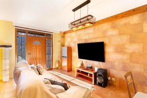 2 slaapkamers, een strijkplank/strijkijzer, gratis wifi, beddengoed