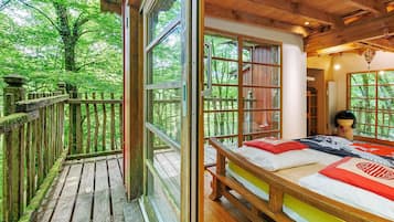 1 bedroom, bed sheets