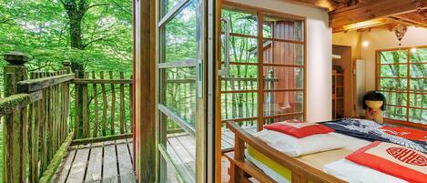 1 bedroom, bed sheets