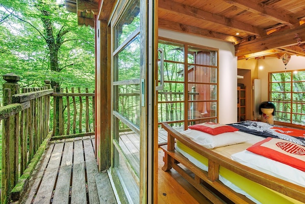 1 bedroom, bed sheets