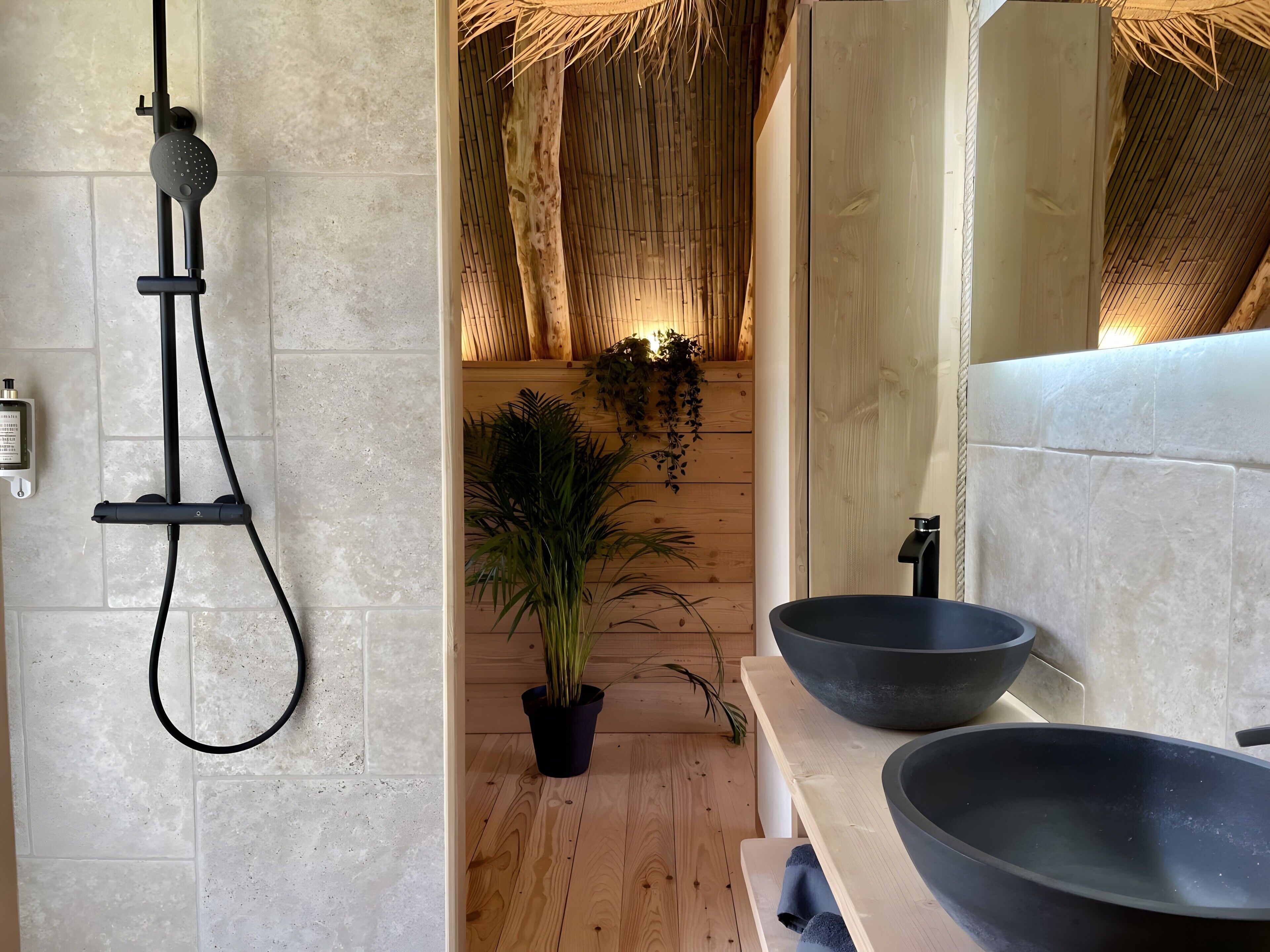 Bruser, hårtørrer, håndklæder