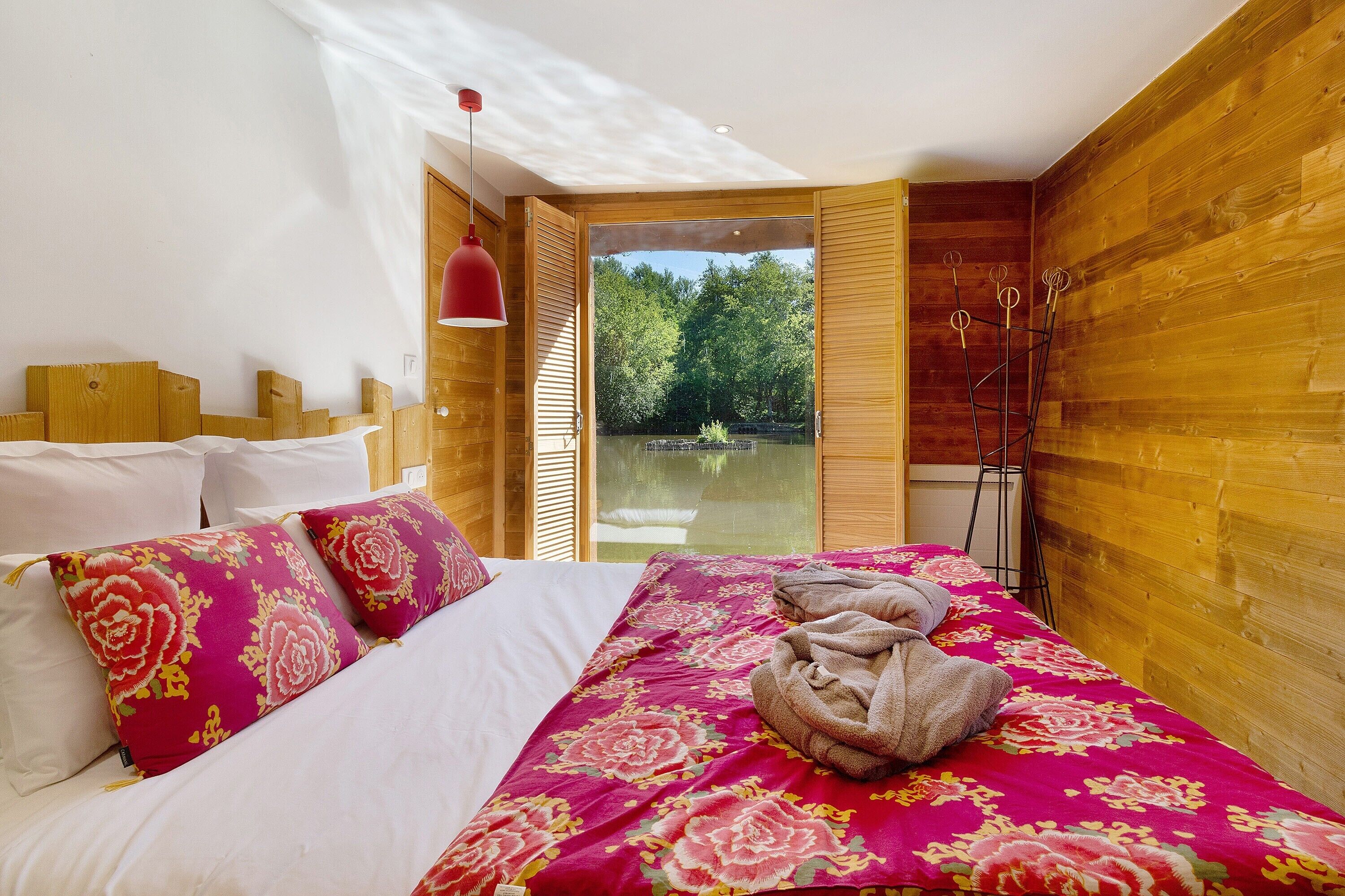 3 bedrooms, free WiFi, bed sheets