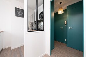 Interior - Studio Apartment 'Proche Du Port De Vannes' with Private Terrace, Balcony and Wi-Fi (Vannes)