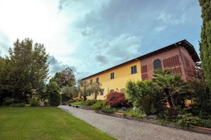 Exterior - Villa Luciana, with Outdoor Pool and Spa (Capannori)