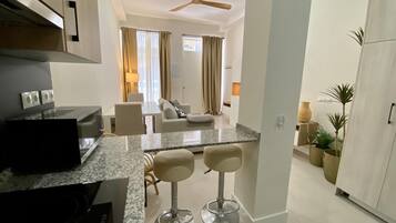 KylskÄp, mikrovÄgsugn, ugn och spishÀll