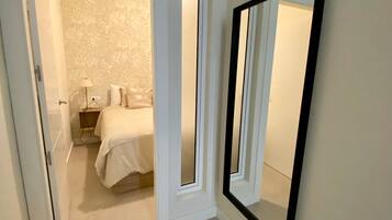 1 slaapkamer, een strijkplank/strijkijzer, gratis wifi, beddengoed