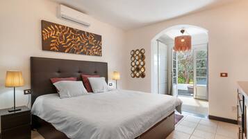 3 habitaciones, escritorio, tabla de planchar con plancha y wifi gratis