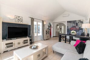 TV - Vacation Villa 'Calima Deluxe Con Piscin' with Private Heated Pool, Wi-Fi and Air Conditioning (Tías)