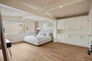 4 Schlafzimmer, Schreibtisch, Bügeleisen/Bügelbrett, kostenloses WLAN