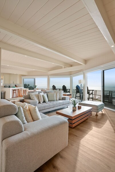 Cliffside Oceanfront Gem - Stunning Views & Yard