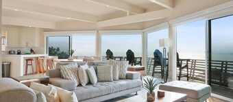 Cliffside Oceanfront Gem - Stunning Views & Yard