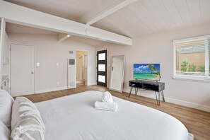 4 bedrooms, desk, iron/ironing board, free WiFi