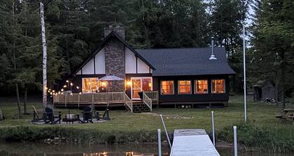 Fox & Fern Cottage: Escape to Michigan's UP for a Breathtaking Fall Getaway