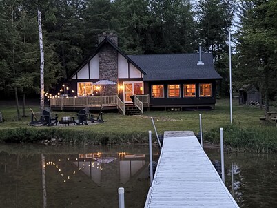 Fox & Fern Cottage: Escape to Michigan's UP for a Breathtaking Fall Getaway