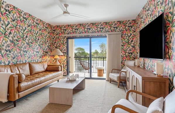 Smart TV - Charming 2-bedroom condo in delightful Delray Beach with AC, WiFi (Delray Beach)