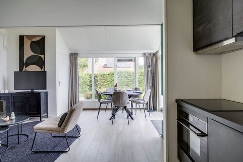 Yellow Warbler I Trendy Home with Outside Diner