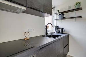 Fridge, microwave, oven, stovetop