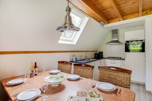 Refrigerador, microondas, lavavajillas y cafetera y tetera 
