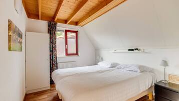 3 habitaciones, tabla de planchar con plancha, wifi y ropa de cama