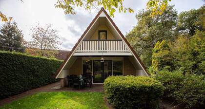 Goldcrest I Bungalow with Fireplace and Garden
