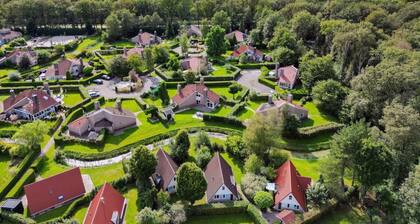 Goldcrest I Bungalow with Fireplace and Garden