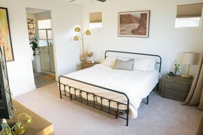 3 bedrooms, iron/ironing board, travel crib, WiFi - Stunning Vacation Retreat (Litchfield park)