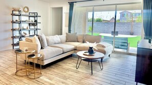 Smart-TV, Kamin, Videospiele, DVD-Player