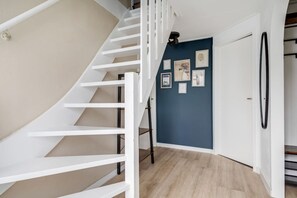 Interior - Buzzerd I Nordic Home with Relaxing Garden (Zwiggelte)