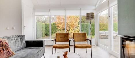 TV, fireplace, stereo