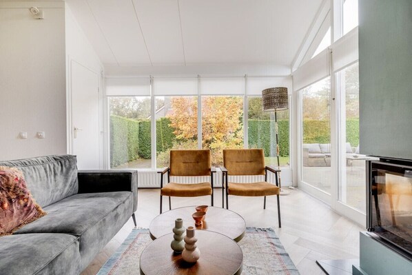 TV, fireplace, stereo