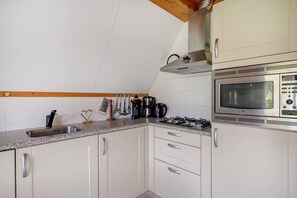 Refrigerador, microondas, placa de cocina, lavavajillas