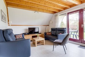 TV - Nightjar I Lovely Home with Outside Area (Zwiggelte)