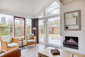 TV, fireplace, stereo