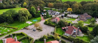 Mockingjay I Holiday Home with Balcony and Garden