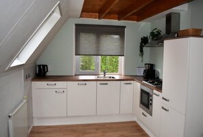 Micro-ondes, four, plaque de cuisson, lave-vaisselle