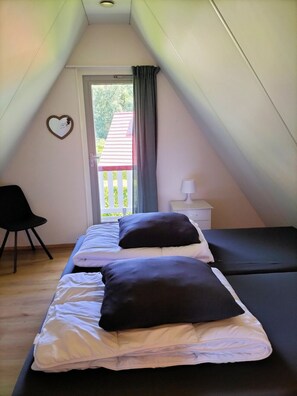 2 chambres, fer et planche à repasser, Wi-Fi, draps fournis