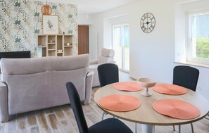 Dining - Beautiful home in Runan with WiFi (Runan)