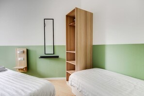 2 室のベッドルーム、デスク、WiFi、ベッドシーツ