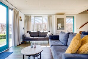 TV, stereo - Fieldfare I Home with Fine Garden (Zwiggelte)