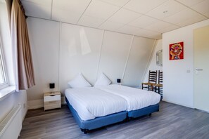 WiFi, bed sheets