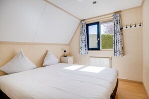 3 bedrooms, WiFi, bed sheets