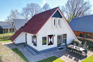 Exterior - Cuckoo I Modern Home with Private Garden (Zwiggelte)