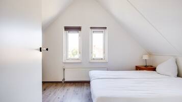 3 bedrooms, WiFi, bed sheets