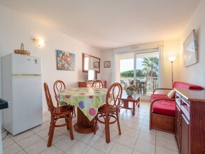 Interior - Bright apartment 6 people, close to the sea (Agde)